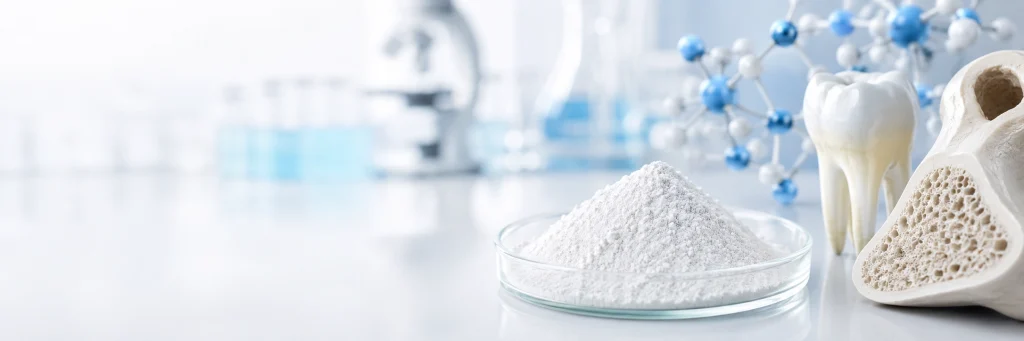 پودر هیدروکسی آپاتیت درجه پزشکی در یک آزمایشگاه تمیز با مدل های استخوان و دندان برای توسعه بیومتریال پزشکی.